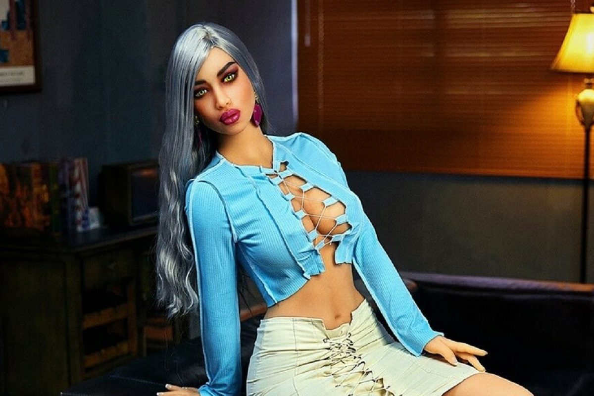 Realistic body sex doll